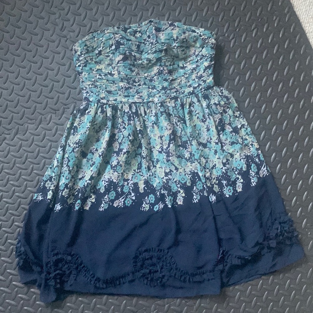 Strapless spring and summer dress.